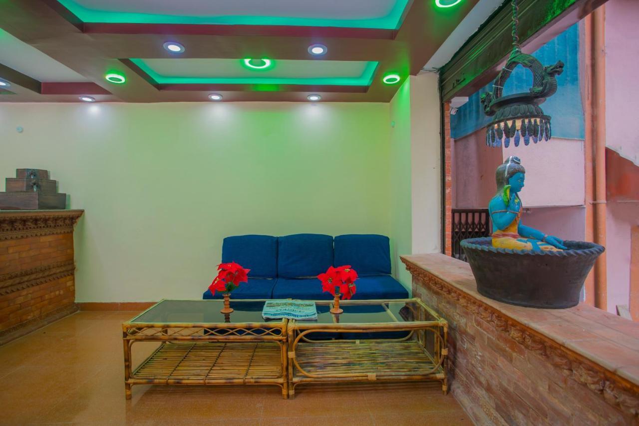 Oyo Hotel Antique Kutty Kathmandu Exterior foto